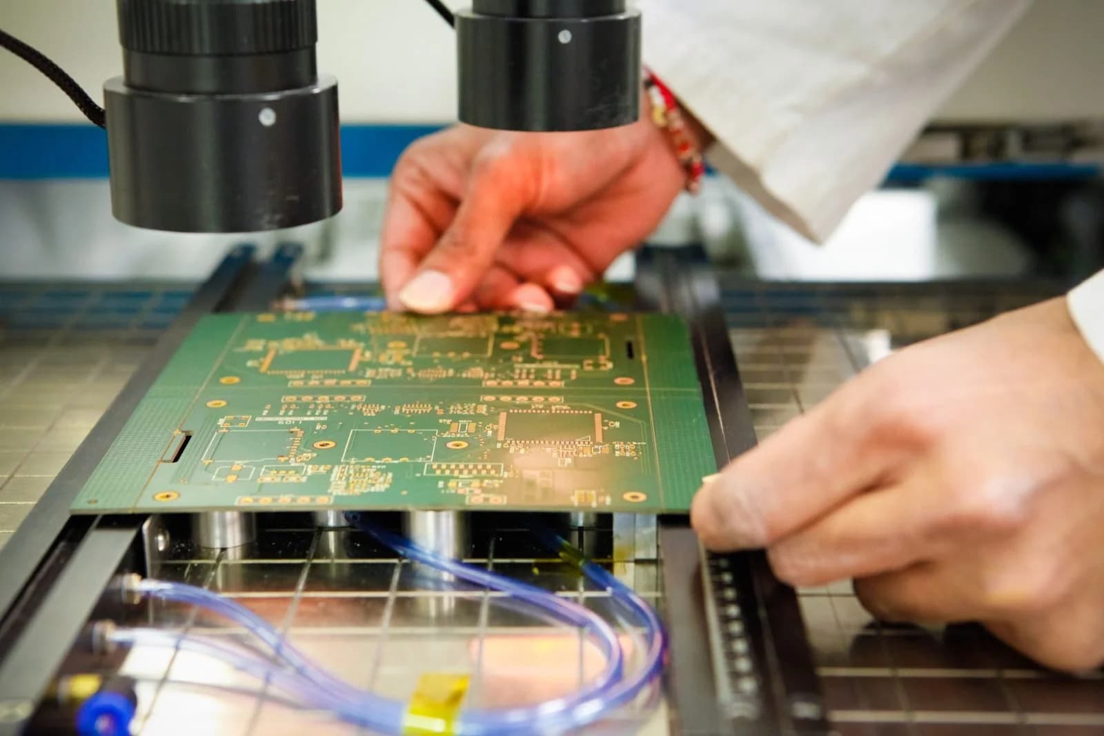 Top Benefits of Working with China PCB Assembly Manufacturers